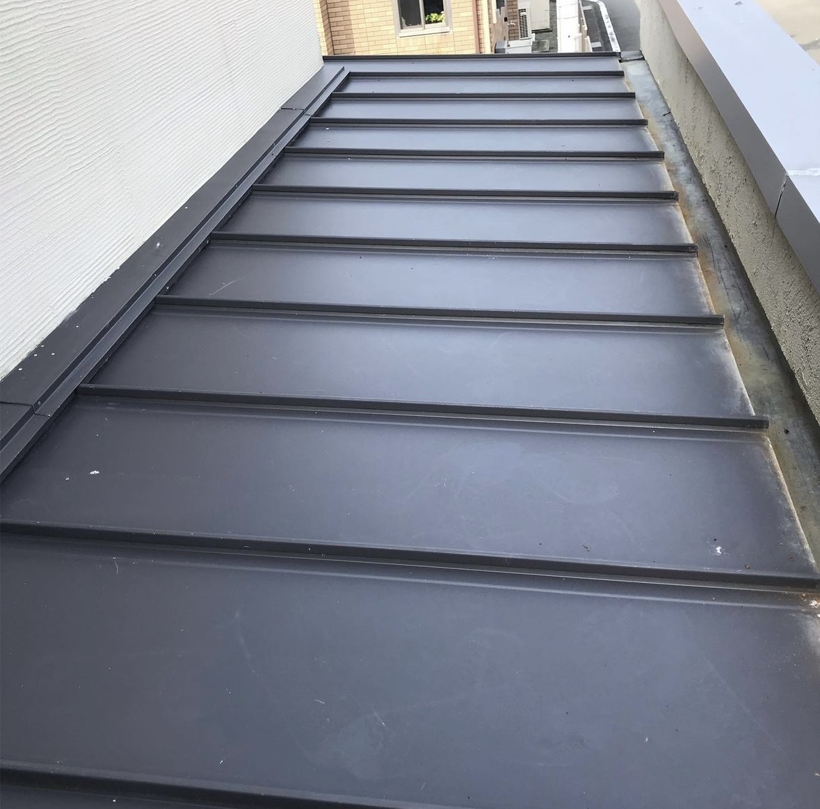 【勝手口庇屋根塗装について】