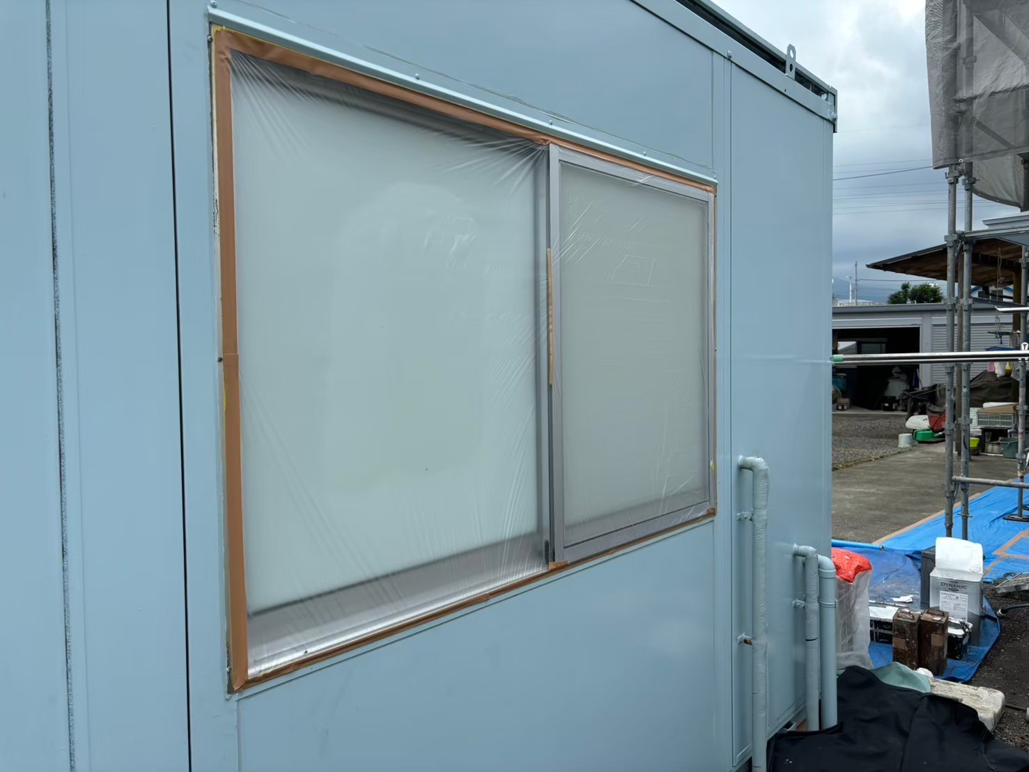 【モダンカラーのプレハブ小屋に変身♪】プレハブ塗装工事