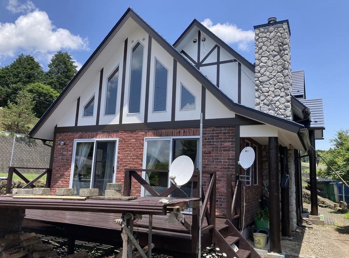 【自然豊かな土地に合った素敵なお家に♪】外装塗装・サッシ廻りのシーリング工事