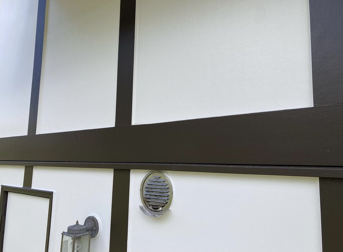 【自然豊かな土地に合った素敵なお家に♪】外装塗装・サッシ廻りのシーリング工事