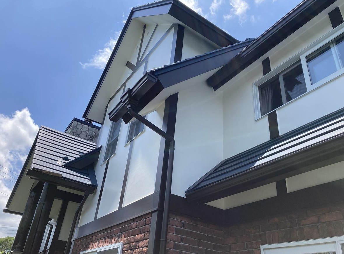 【自然豊かな土地に合った素敵なお家に♪】外装塗装・サッシ廻りのシーリング工事