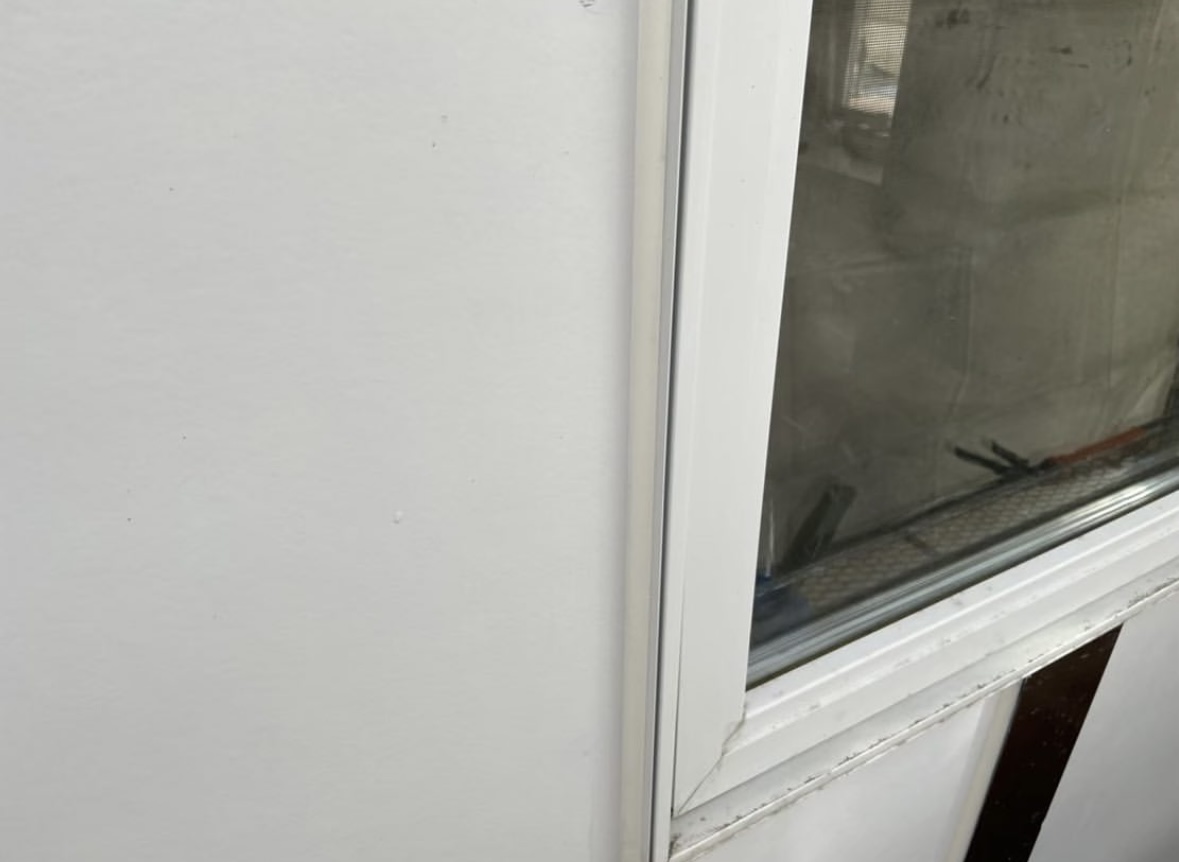 【自然豊かな土地に合った素敵なお家に♪】外装塗装・サッシ廻りのシーリング工事