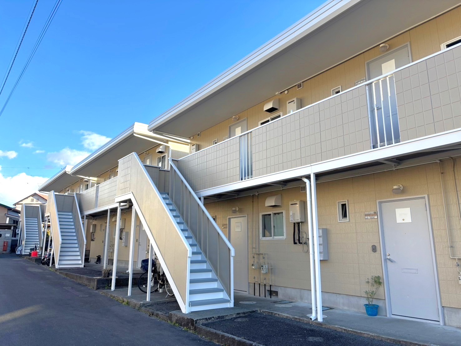 【アパート６棟大改修塗装工事！素敵なナチュラルカラーのアパートに♪】