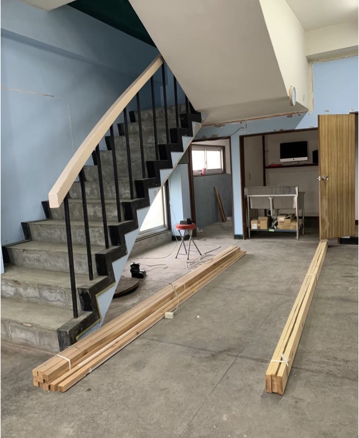 【伊豆大島のゲストハウス兼カフェ大改造♪】外壁塗装・屋上防水・シーリング工事・内装塗装工事