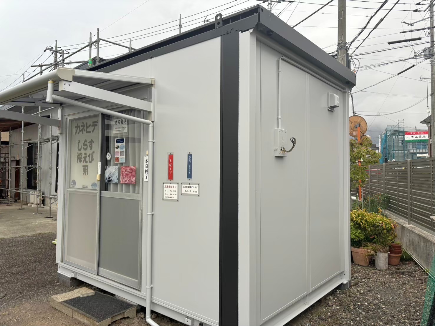 【モダンカラーのプレハブ小屋に変身♪】プレハブ塗装工事